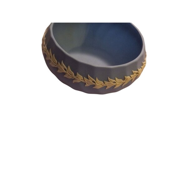 Wedgwood Vintage Light Blue Jasperware Trinket Box Floral Design Swirled Scallop - Picture 9 of 13